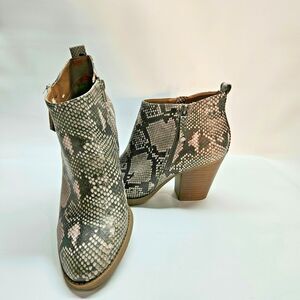 Universal Thread Jameson Faux Python Snakeskin Booties Side Zip Grey US 9.5